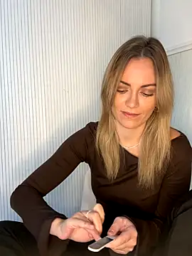 Snapshot of Milla__one chatting on December 1, 2025, 8:37 am Milla one online show from December 1, 2025, 8:37 am