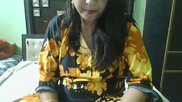 couplesuni online show from October 28, 2025, 4:13 am