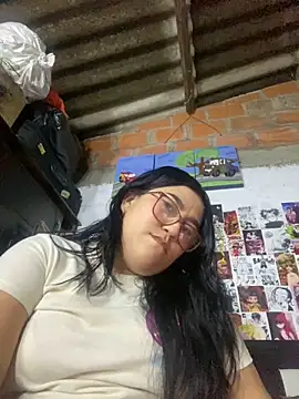 dafne19  online show from November 28, 2025, 4:45 am