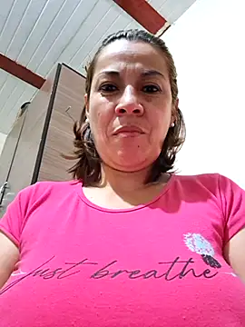 Snapshot of Zaralu_ chatting on December 21, 2025, 3:14 pm Zaralu online show from December 21, 2025, 3:14 pm