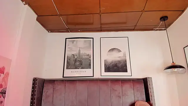 Alaia Cute online show from November 5, 2025, 3:42 am