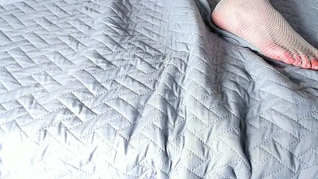 LiaFlowers online show from February 26, 2025, 6:08 am