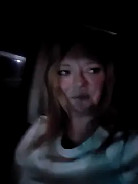 I am HER318 online show from October 8, 2025, 2:02 am