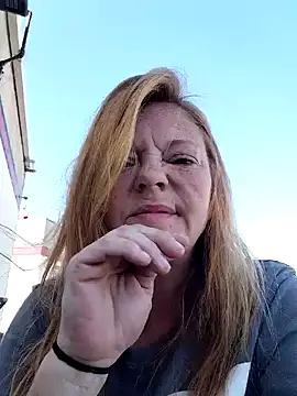 I am HER318 online show from October 10, 2025, 6:20 pm