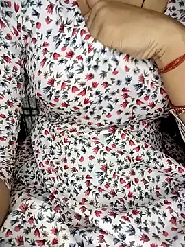 Snapshot of Cute-Harshita chatting on December 3, 2024, 5:37 am Cute-Harshita online show from December 3, 2024, 5:37 am