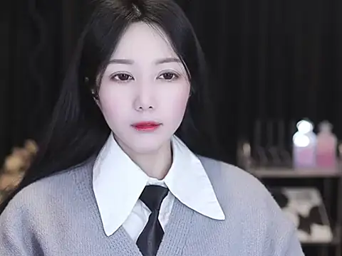 Nuyoah-77 online show from March 17, 2026, 6:49 am