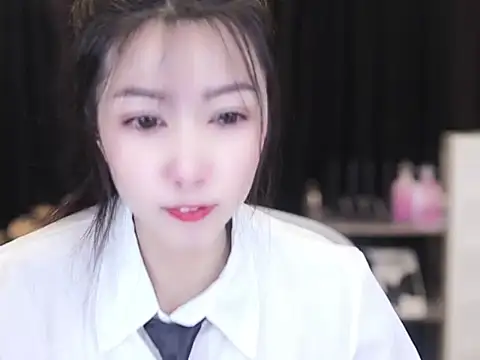 Snapshot of Nuyoah-77 chatting on October 8, 2025, 3:57 pm Nuyoah-77 online show from October 8, 2025, 3:57 pm