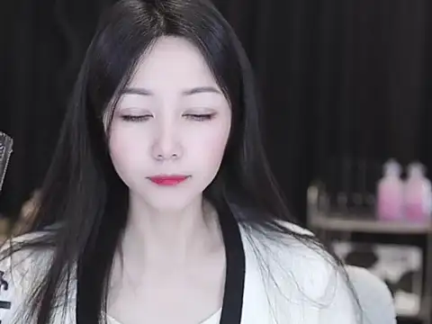 Nuyoah-77 online show from April 9, 2026, 4:47 am