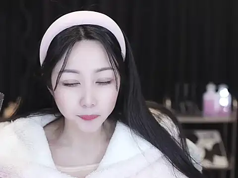 Nuyoah-77 online show from February 25, 2026, 12:16 pm