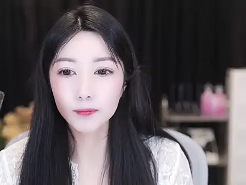 Snapshot of Nuyoah-77 chatting on October 10, 2025, 3:57 pm Nuyoah-77 online show from October 10, 2025, 3:57 pm