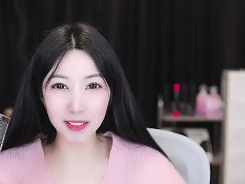 Snapshot of Nuyoah-77 chatting on November 10, 2025, 4:12 pm Nuyoah-77 online show from November 10, 2025, 4:12 pm