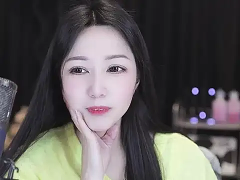 Nuyoah-77 online show from April 8, 2026, 3:41 am