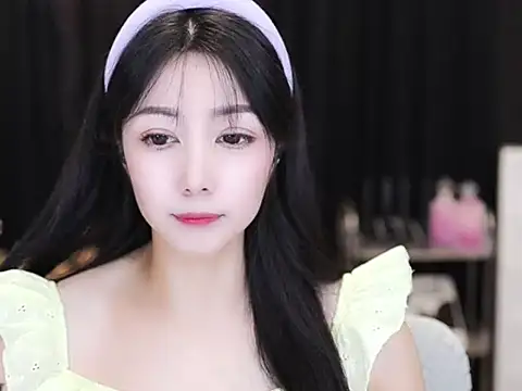 Nuyoah-77 online show from September 24, 2025, 4:24 pm
