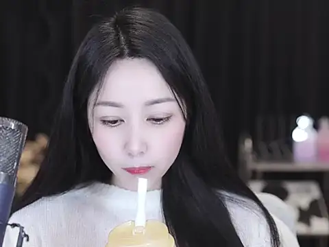 Nuyoah-77 online show from March 22, 2026, 9:00 am