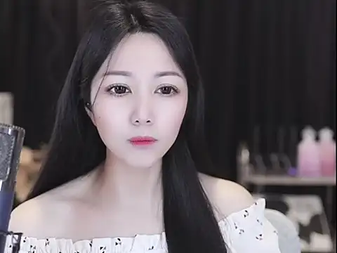 Nuyoah-77 online show from April 20, 2026, 6:27 am