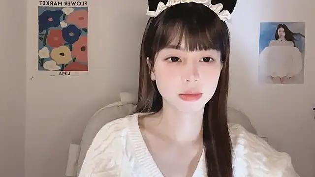 -Hottie online show from November 13, 2025, 4:11 pm