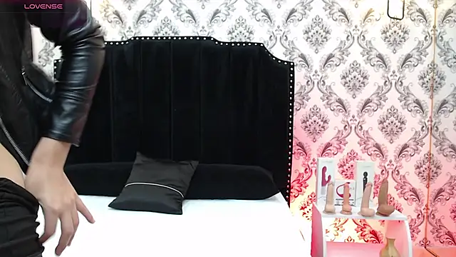 SaaraBrown online show from March 1, 2025, 12:23 pm