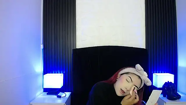 Snapshot of Mia_Rinn chatting on February 25, 2026, 1:00 pm Mia Rinn online show from February 25, 2026, 1:00 pm