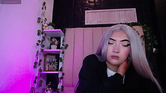 Mia Rinn online show from February 12, 2025, 7:02 pm