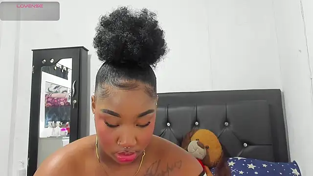 Snapshot of Natassha_brown1 chatting on October 12, 2025, 2:24 am Natassha brown1 online show from October 12, 2025, 2:24 am