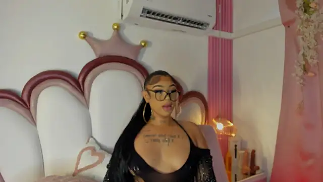 Snapshot of Mia_Jansen chatting on July 21, 2026, 1:56 pm Mia Jansen online show from July 21, 2026, 1:56 pm