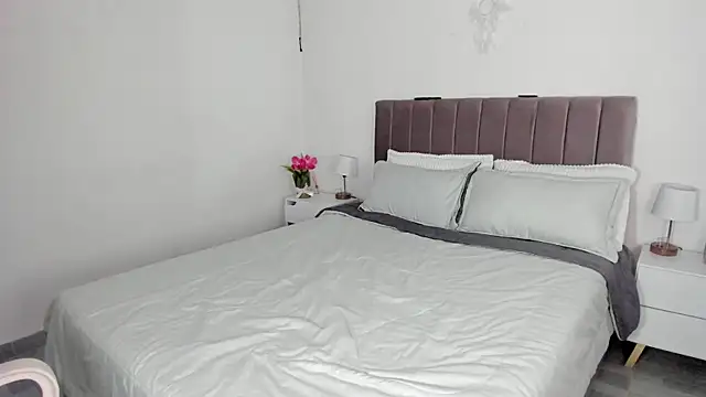 Snapshot of Ori_valentina chatting on November 5, 2025, 6:44 pm Ori valentina online show from November 5, 2025, 6:44 pm