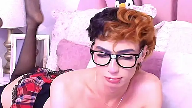 KylieMonnett online show from April 3, 2026, 2:40 am