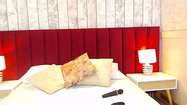 EmilyKnight online show from February 15, 2025, 7:39 pm