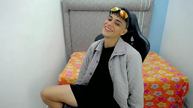 zacariasss  online show from March 9, 2026, 2:48 am