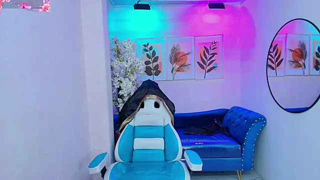 Dafne huges online show from November 26, 2025, 7:25 pm