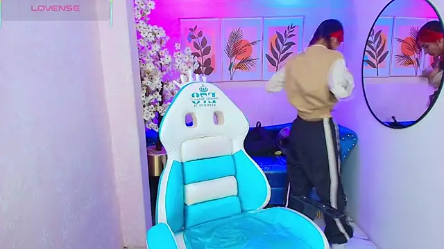 Dafne huges online show from October 23, 2025, 7:12 pm