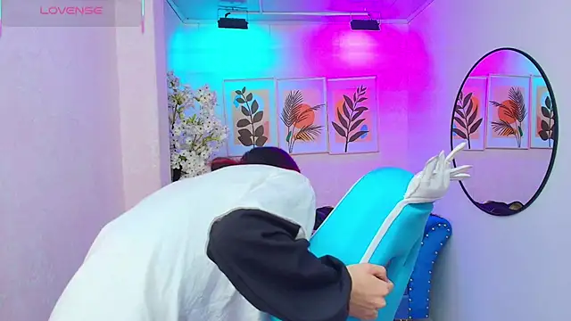 Dafne huges online show from November 16, 2025, 12:32 pm