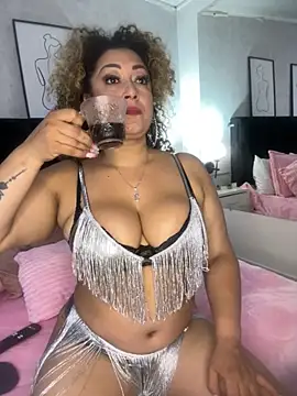 Snapshot of Katti_Barrera chatting on October 21, 2025, 4:39 pm Katti Barrera online show from October 21, 2025, 4:39 pm