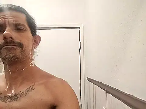 2LatinoUncutPARTY online show from September 29, 2025, 2:23 pm