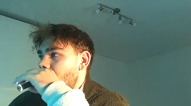 Snapshot of JuNIs_ chatting on December 10, 2024, 11:54 am JuNIs online show from December 10, 2024, 11:54 am