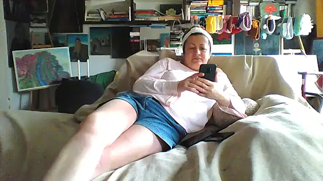 MariaAnaSunshine online show from November 18, 2025, 11:46 am