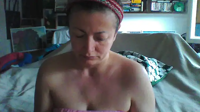 MariaAnaSunshine online show from September 12, 2025, 6:46 am