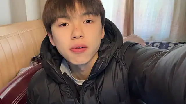 Snapshot of xiaottt1918 chatting on January 11, 2025, 6:35 am xiaottt1918 online show from January 11, 2025, 6:35 am