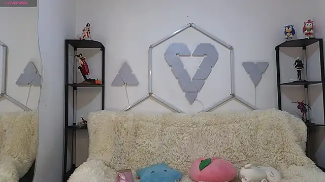 littlevixen18 online show from November 10, 2025, 1:49 pm