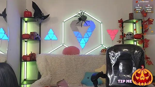 littlevixen18 online show from October 23, 2025, 1:54 pm