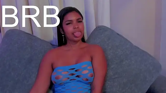 zoe roux21 online show from December 14, 2025, 8:09 am