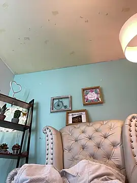 honey fox1 online show from April 13, 2026, 11:58 am