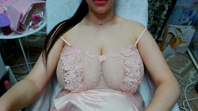 Snapshot of lovelyseu chatting on February 20, 2026, 7:49 pm lovelyseu online show from February 20, 2026, 7:49 pm