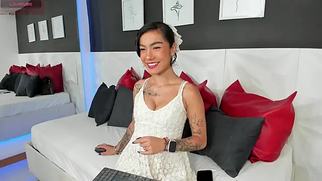 scarlet castro online show from September 29, 2025, 4:34 pm