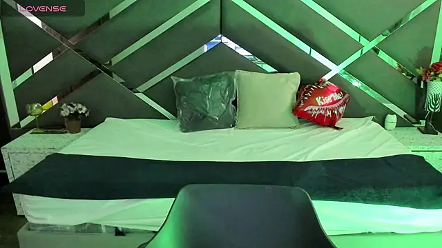 SexyNaf online show from October 9, 2025, 7:25 pm