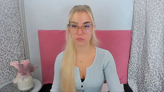 KristyHoney online show from November 23, 2025, 6:12 am