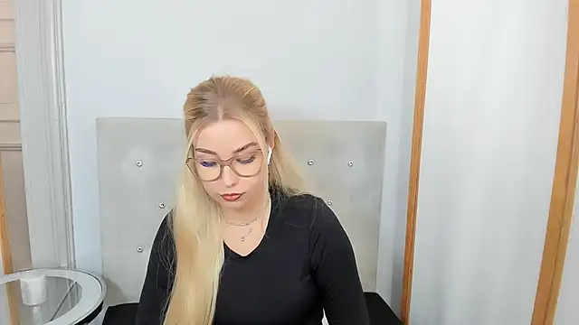 KristyHoney online show from March 7, 2025, 9:29 am