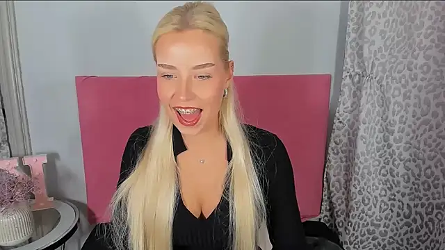 KristyHoney online show from April 12, 2026, 2:20 pm