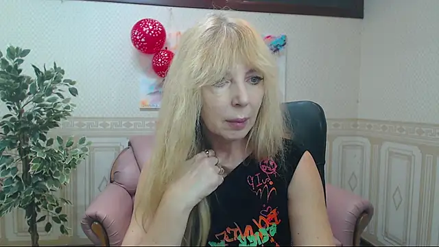 Snapshot of Anna_Diax chatting on February 14, 2025, 1:18 pm Anna Diax online show from February 14, 2025, 1:18 pm