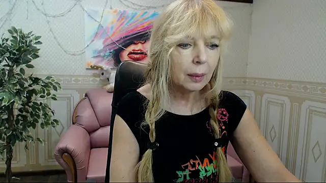 Snapshot of Anna_Diax chatting on February 5, 2025, 12:38 pm Anna Diax online show from February 5, 2025, 12:38 pm